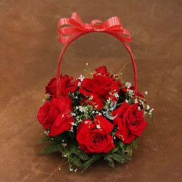 10 Roses Arangement With Basket