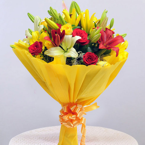 5 Yellow lilies+5 Red Roses+5 Yellow Rose+2 Red lily in yellow paper packing