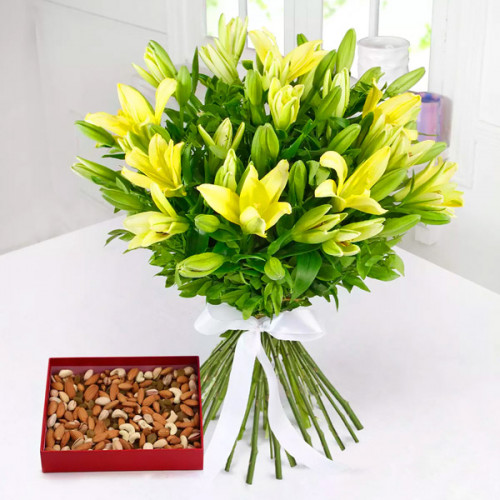 12 Yellow Lilies with half kg Dry Fruit