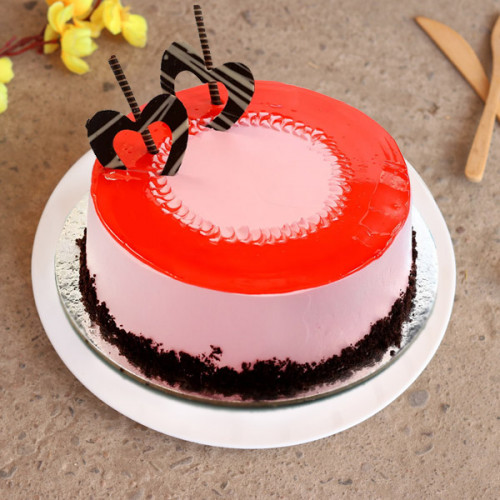 Round shaped strawberry cake
