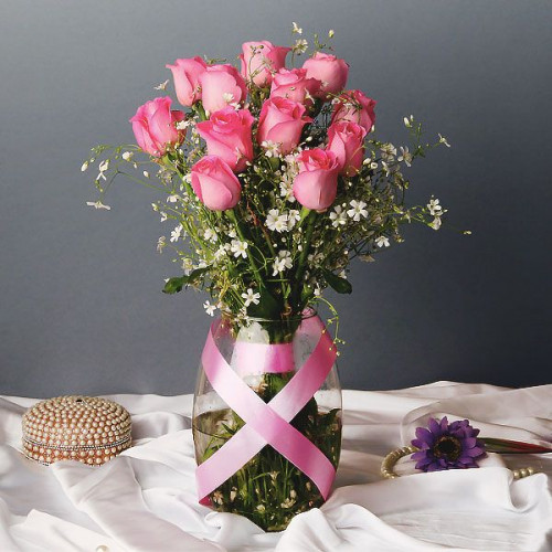 12 Pink Roses in Glass Vase