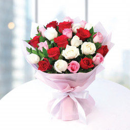 8 Red Roses 8 White Roses 8 Pink Roses Pink Paper Packing