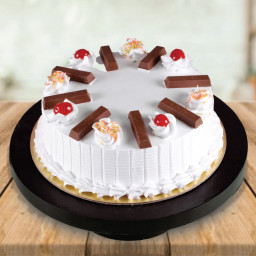 0.5 Kg KitKat Vanilla Cake
