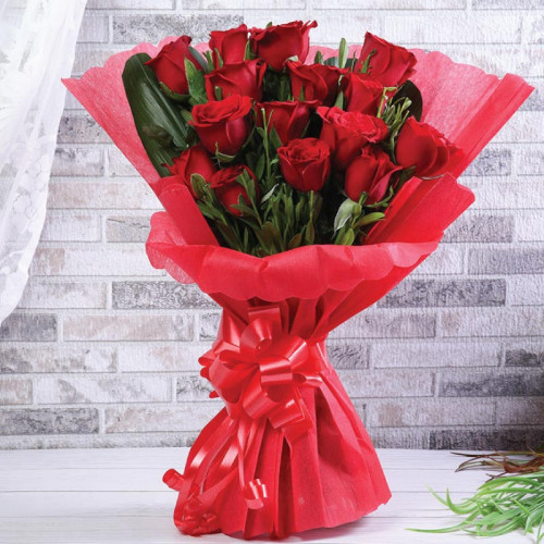 15 Red Roses - Front View