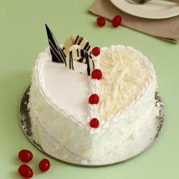 Half  Kg White Forest Heart Shaped Cake
